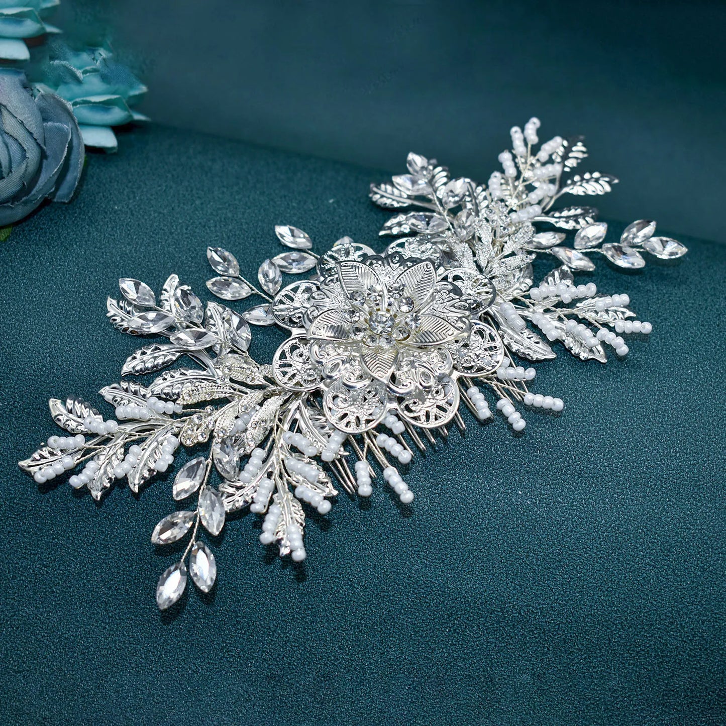 DZ099 Vintage Bridal Hair Accessories Shiny Rhinestones Handmade Women Tiara Leaves Wedding Hair Comb Flower Bridal Hairpins